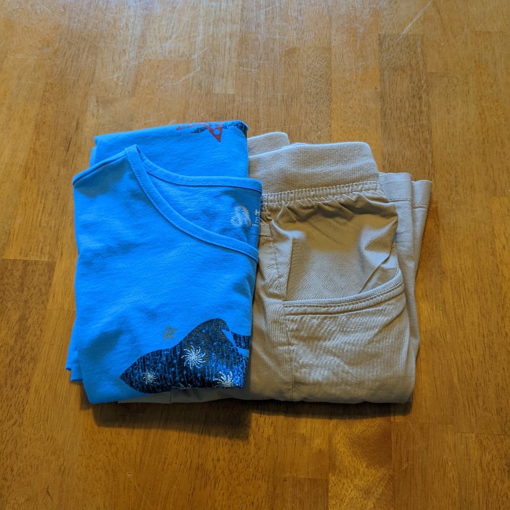 Basic Editions Shorts & 4th of July Top Women's; Tan Shorts XL/Blue Top XXL - Picture 3 of 11